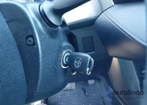 2017 Toyota Rav4 Le z USA, uszkodzony, nr VIN JTMBFREV6HJ142486